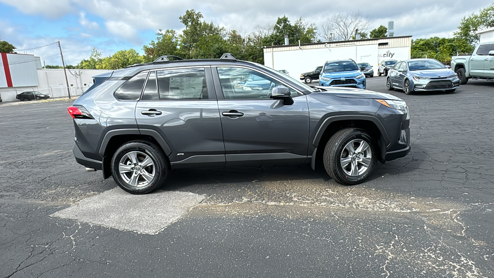 2024 Toyota RAV4 Hybrid XLE 10