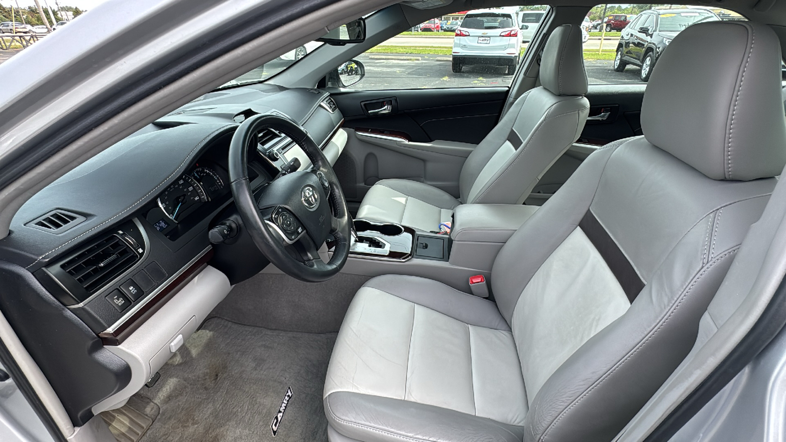 2013 Toyota Camry XLE 23