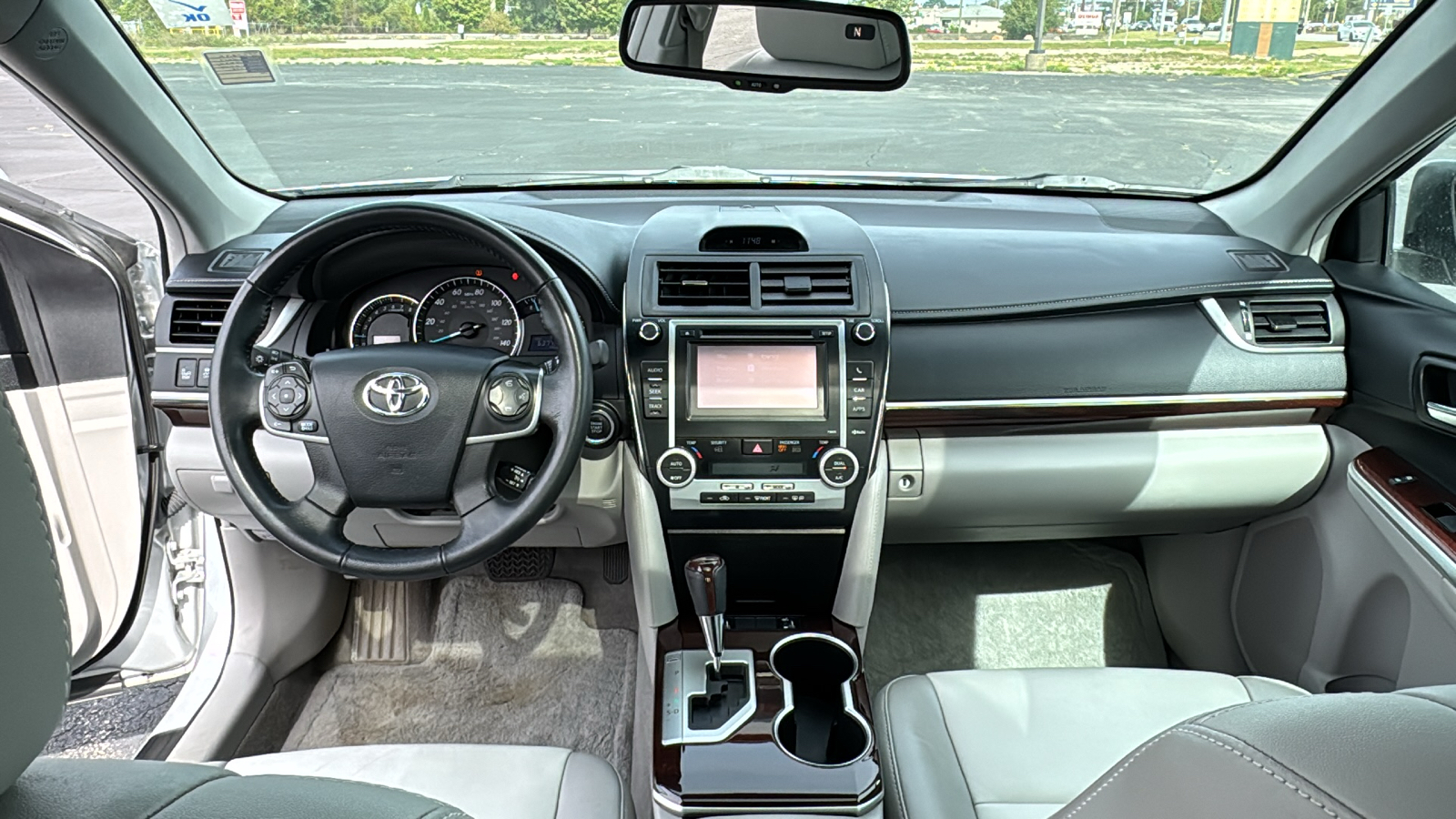 2013 Toyota Camry XLE 26