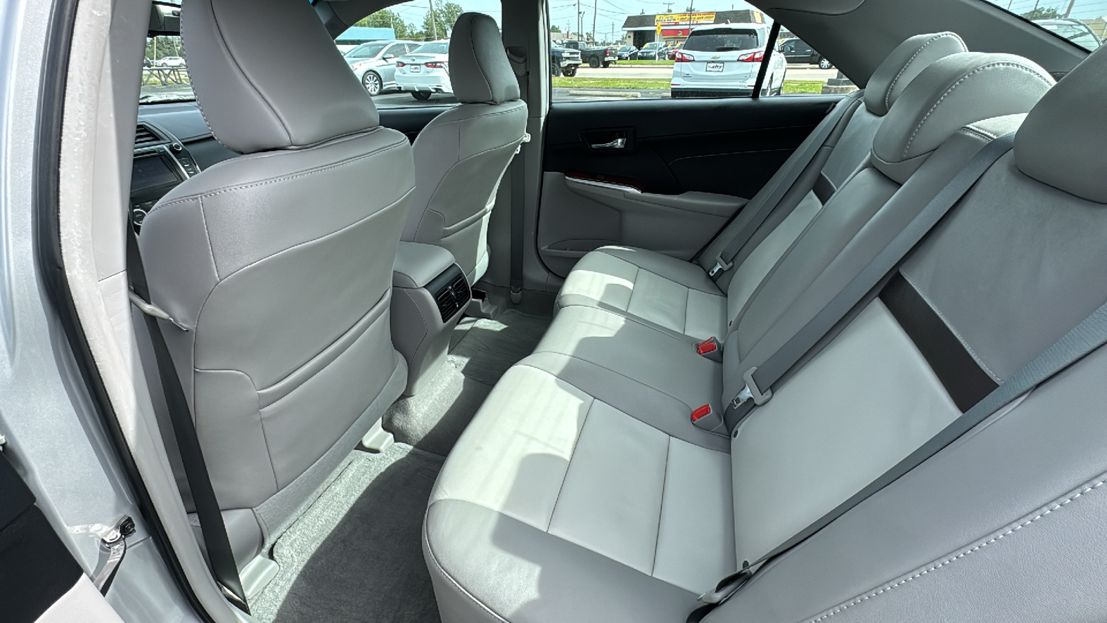 2013 Toyota Camry XLE 28