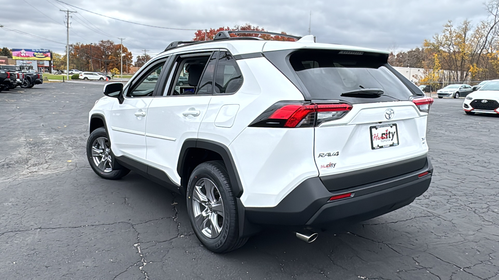 2024 Toyota RAV4 XLE 5