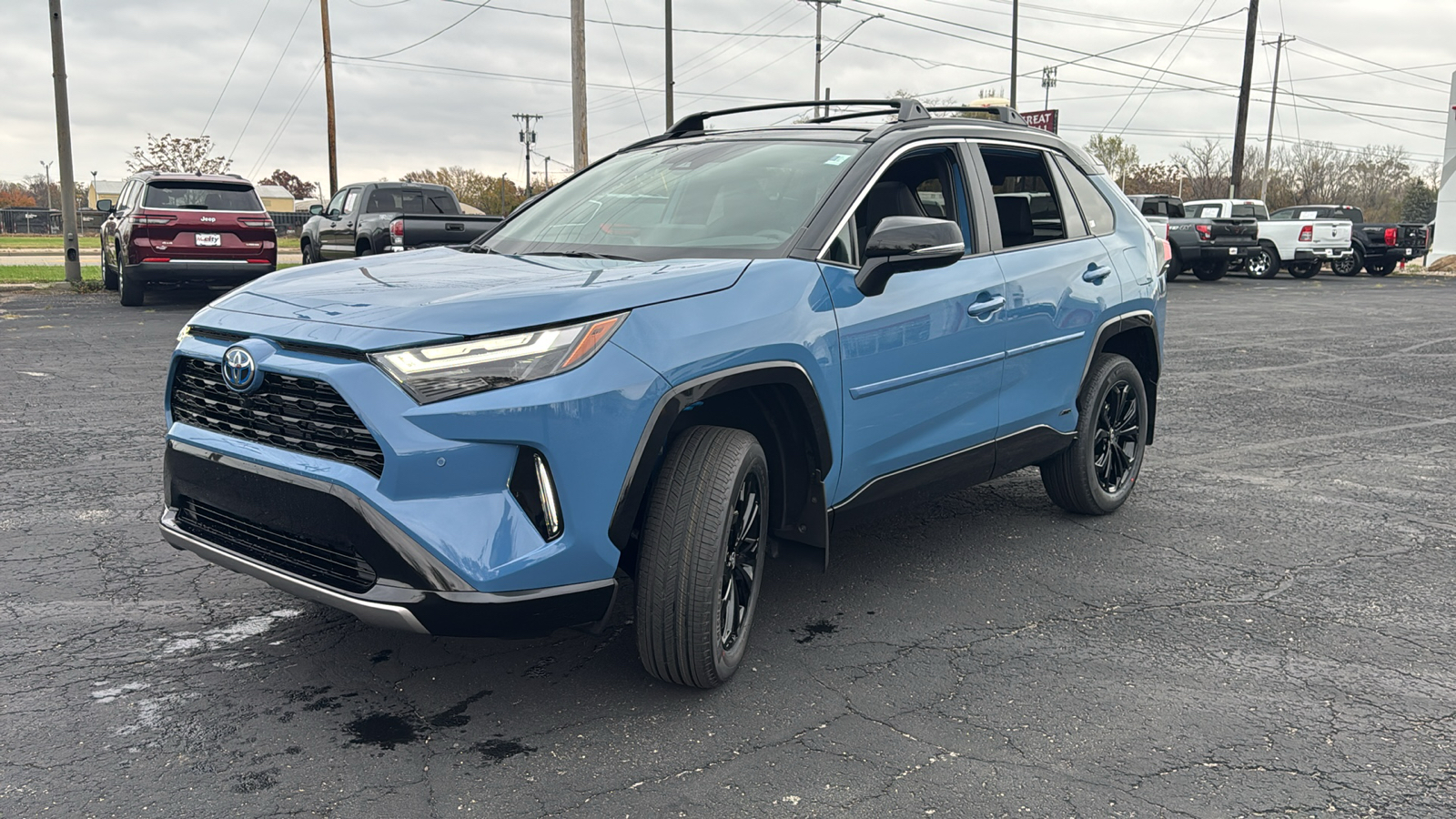 2024 Toyota RAV4 Hybrid XSE 3