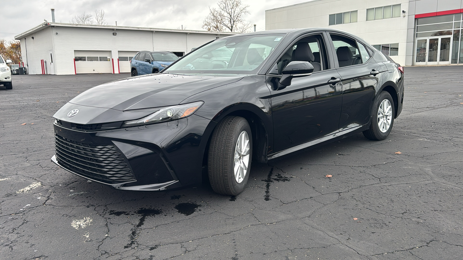 2025 Toyota Camry LE 3