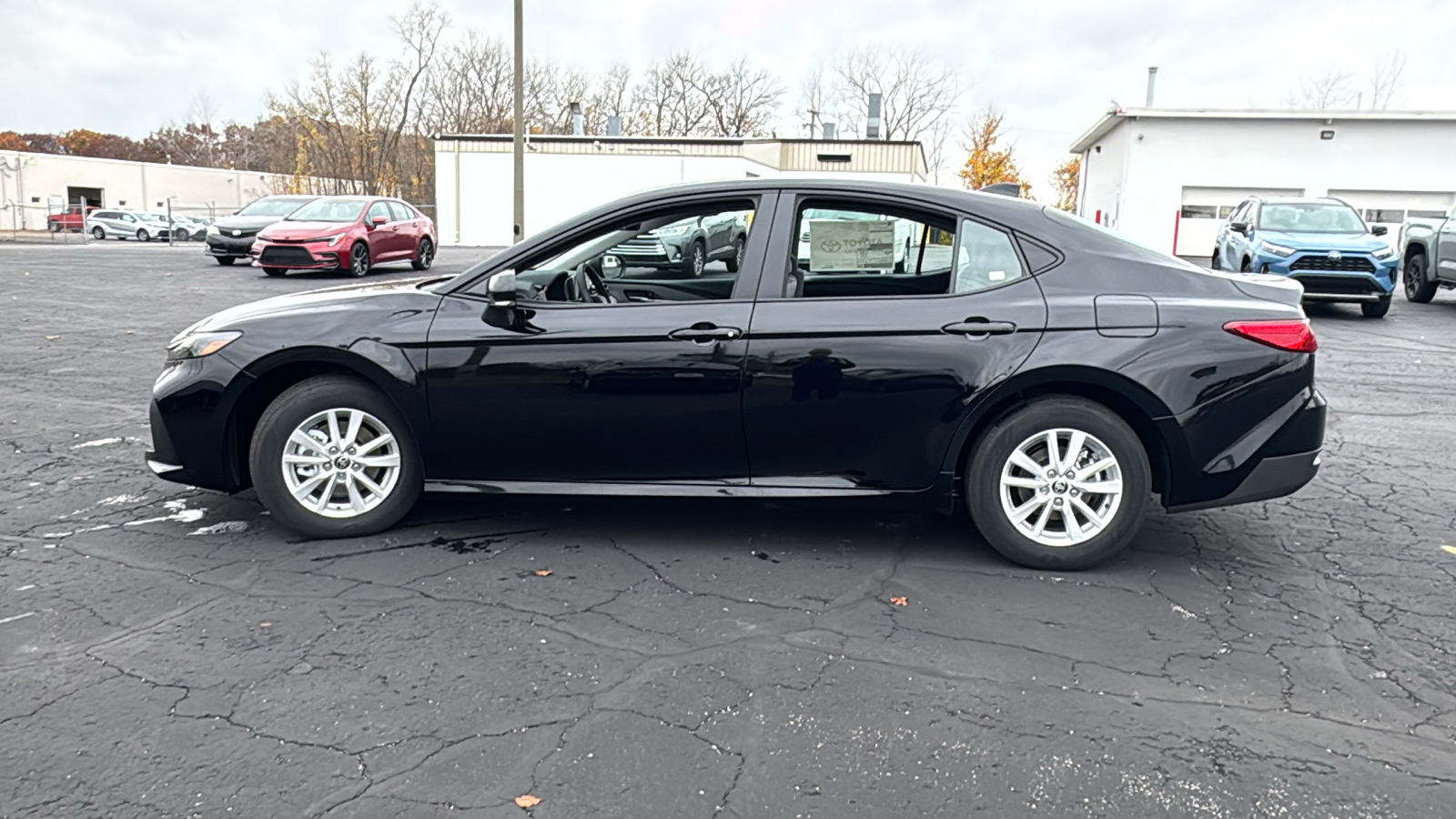 2025 Toyota Camry LE 4