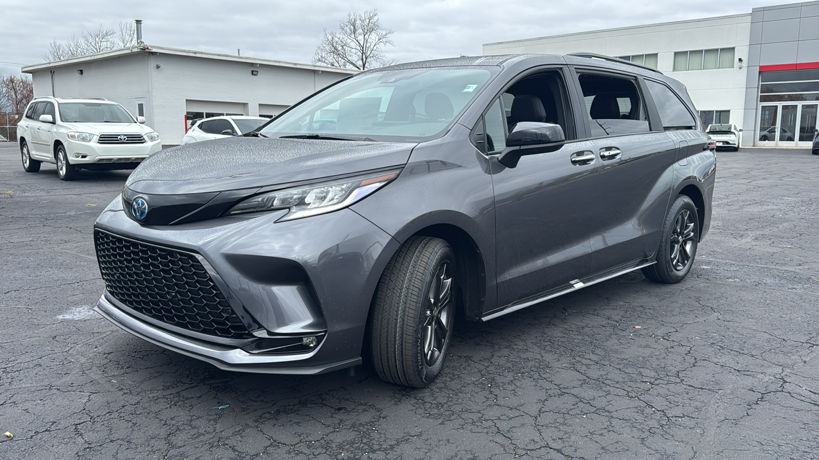 2025 Toyota Sienna XSE 3