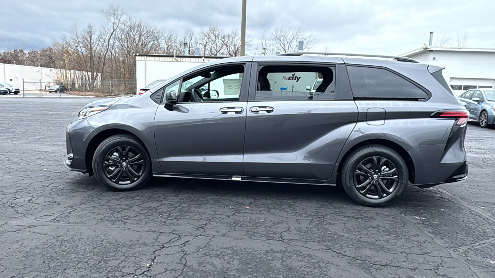 2025 Toyota Sienna XSE 4