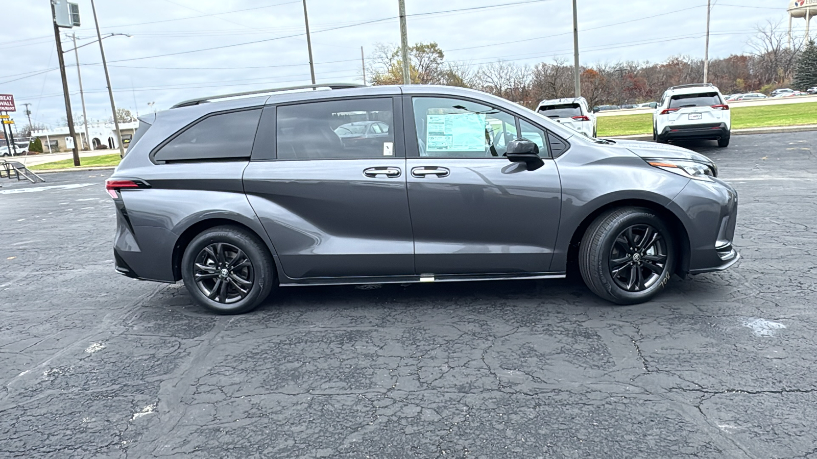 2025 Toyota Sienna XSE 10