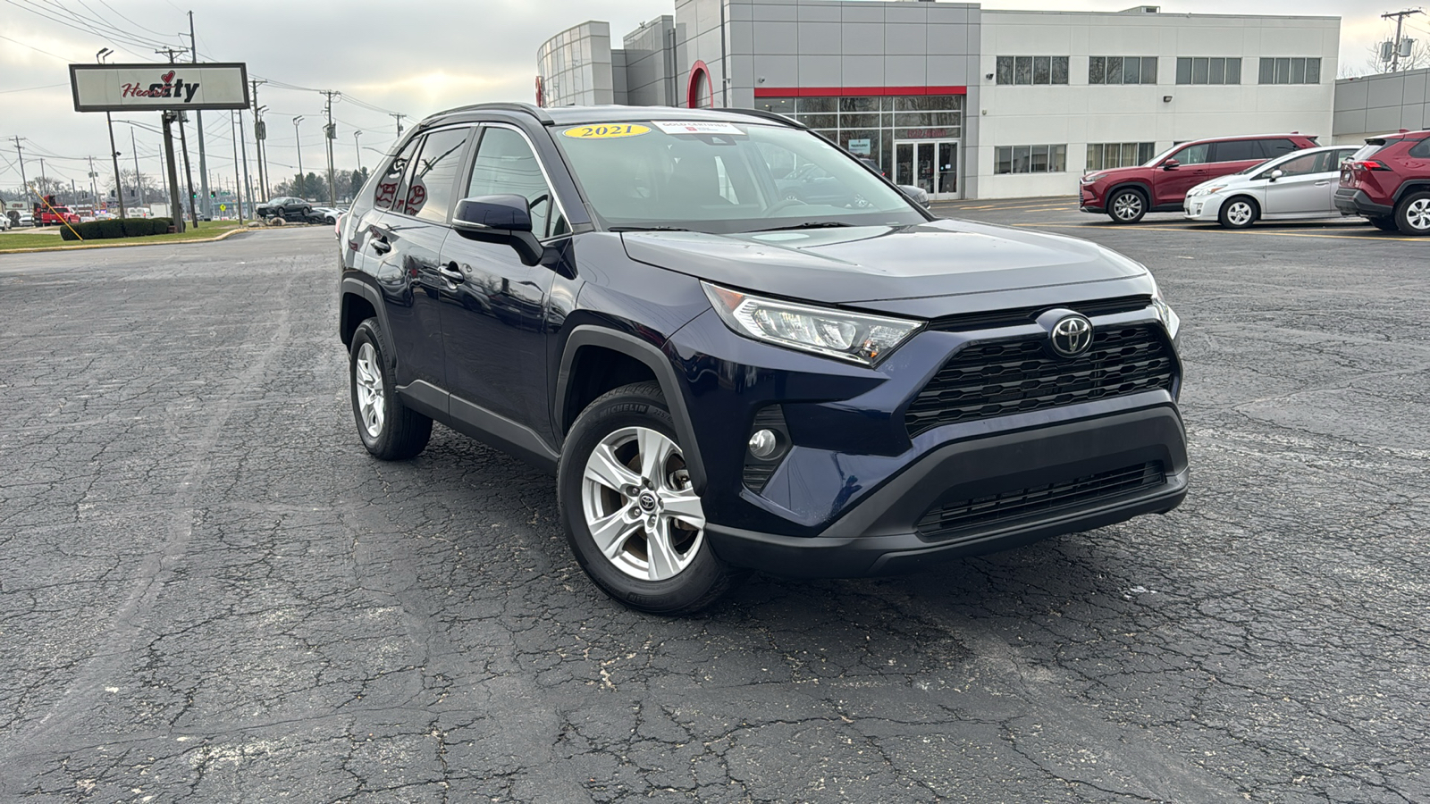 2021 Toyota RAV4 XLE 1