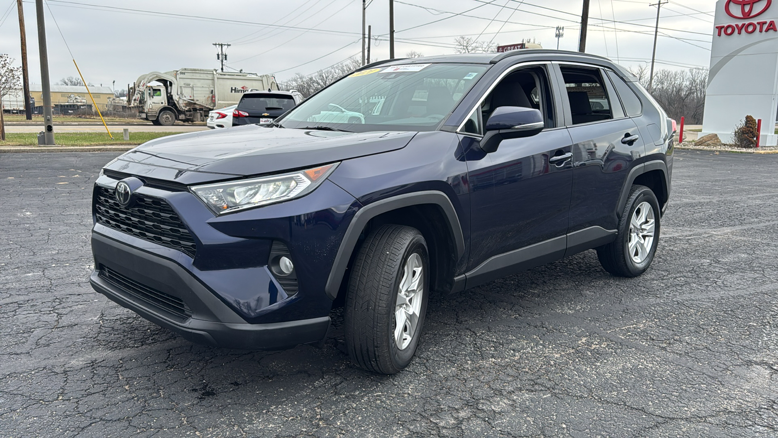 2021 Toyota RAV4 XLE 3