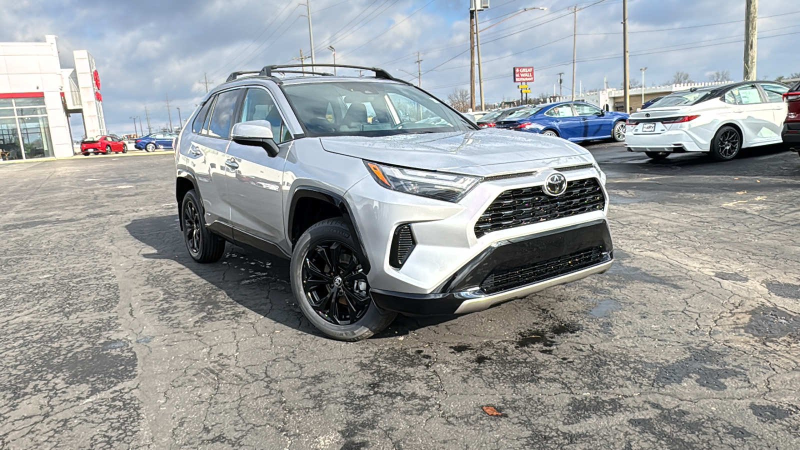 2025 Toyota RAV4 Hybrid SE 1