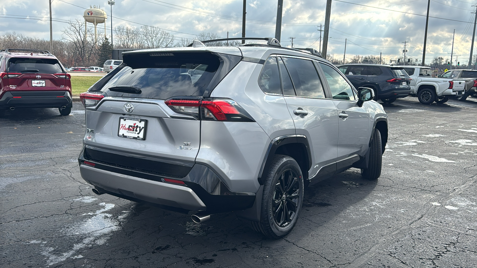 2025 Toyota RAV4 Hybrid SE 9