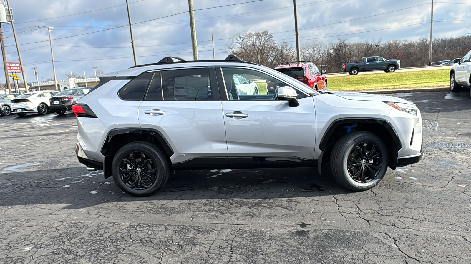 2025 Toyota RAV4 Hybrid SE 10