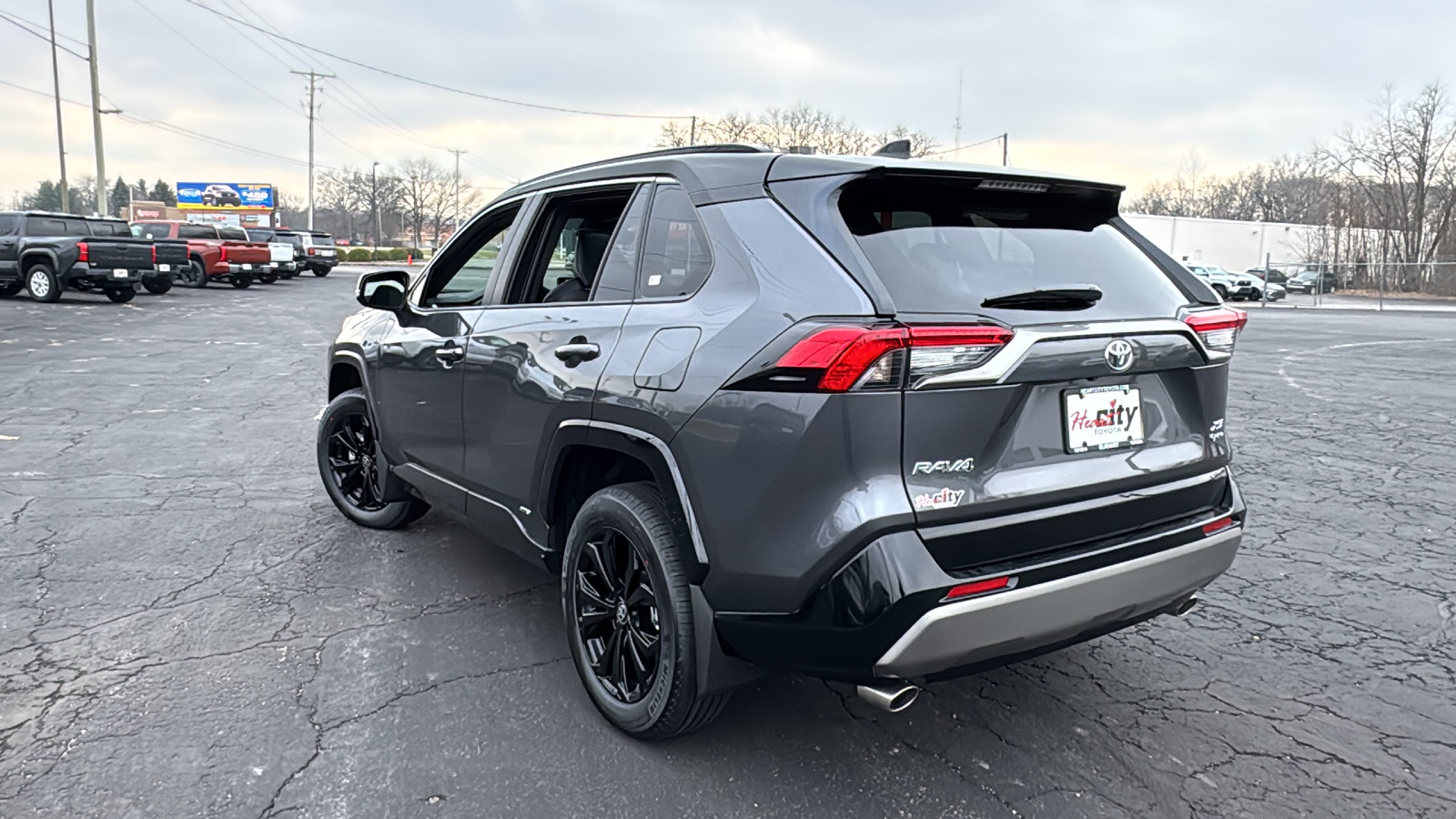 2025 Toyota RAV4 Hybrid XSE 5