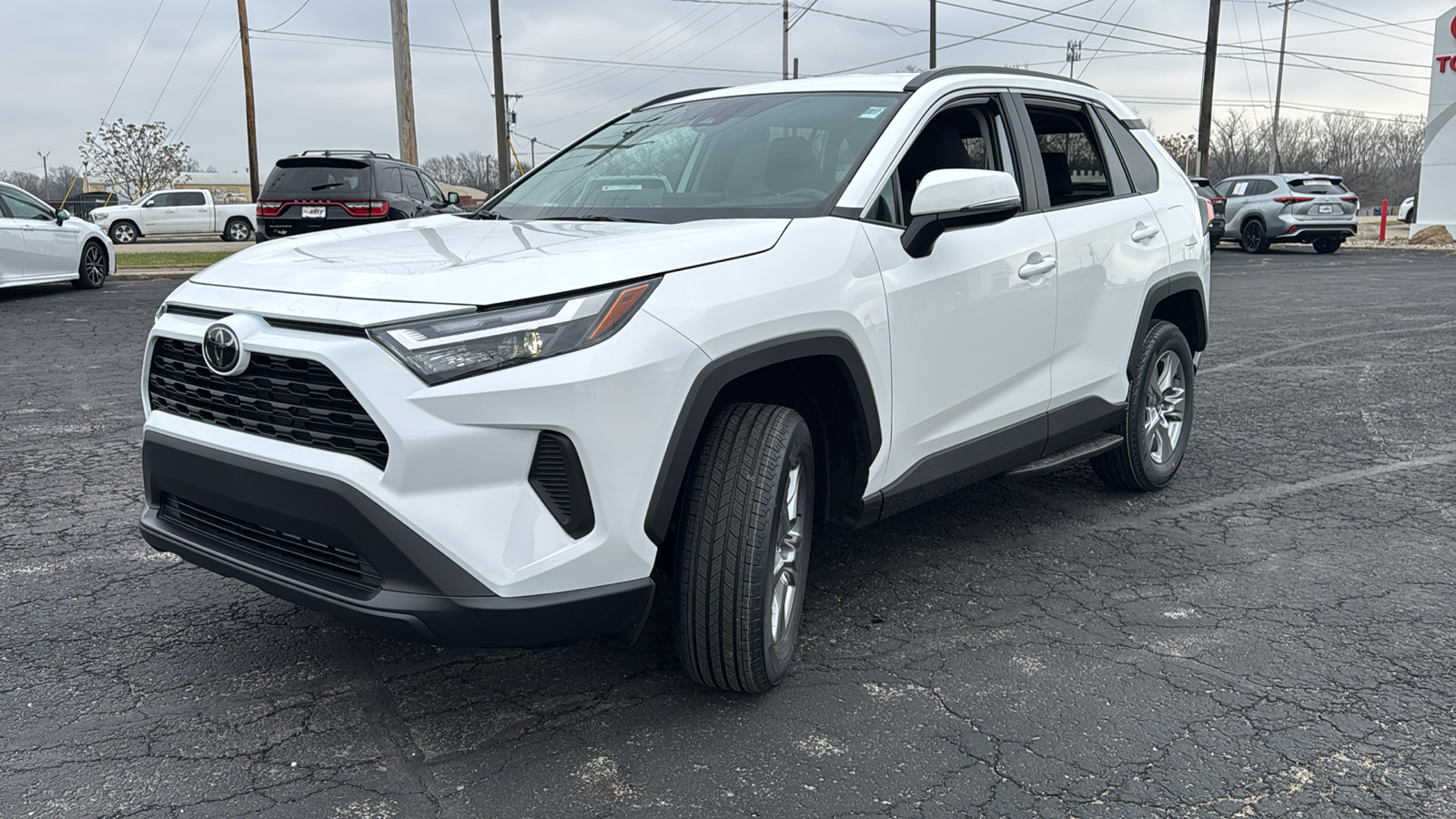 2025 Toyota RAV4 XLE 3