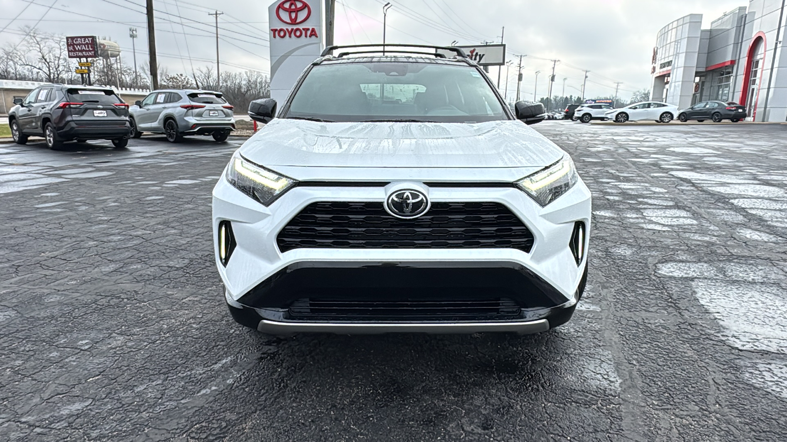 2025 Toyota RAV4 Hybrid XSE 2