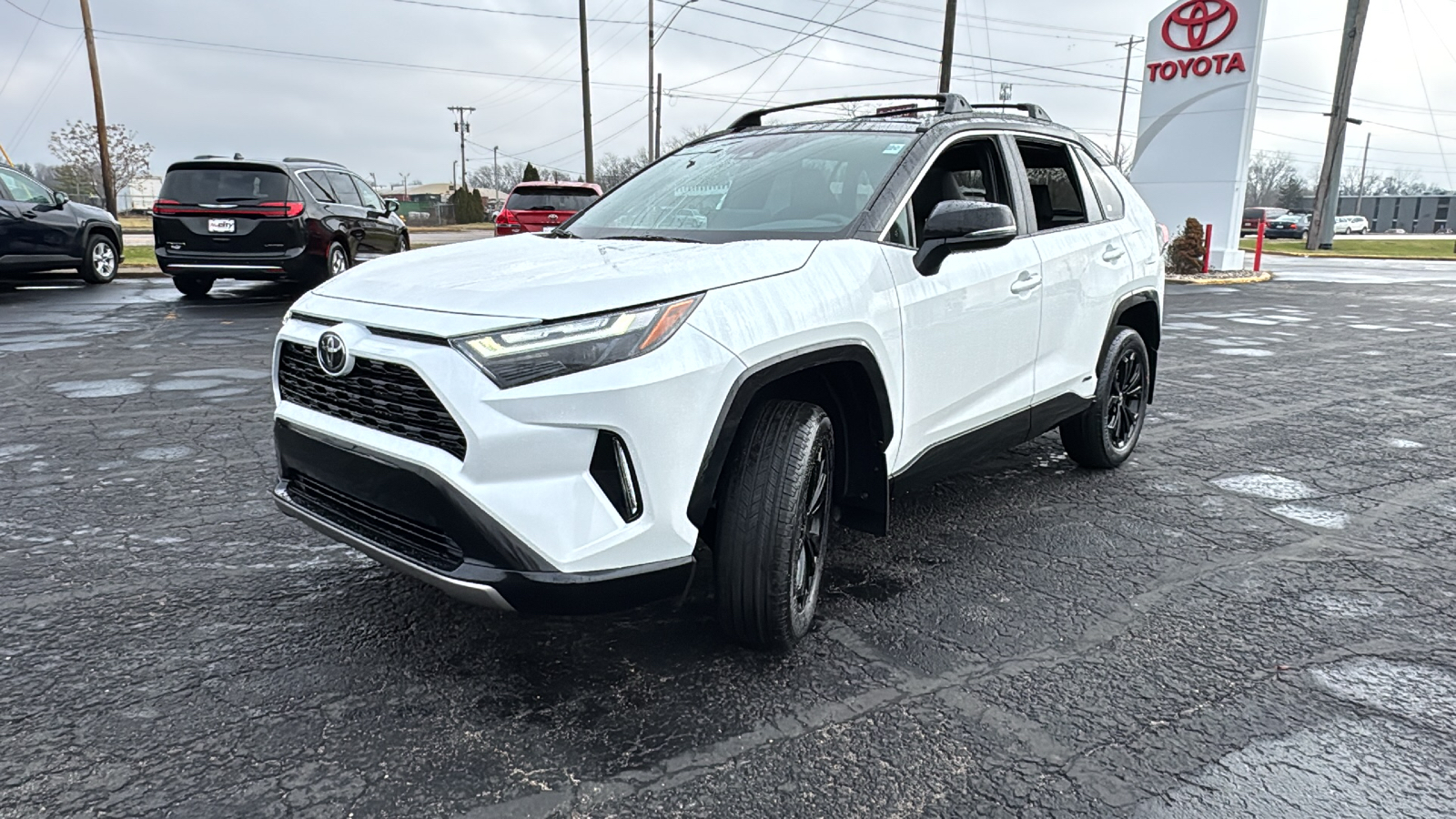 2025 Toyota RAV4 Hybrid XSE 3