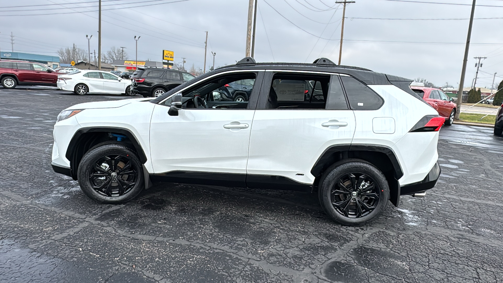 2025 Toyota RAV4 Hybrid XSE 4