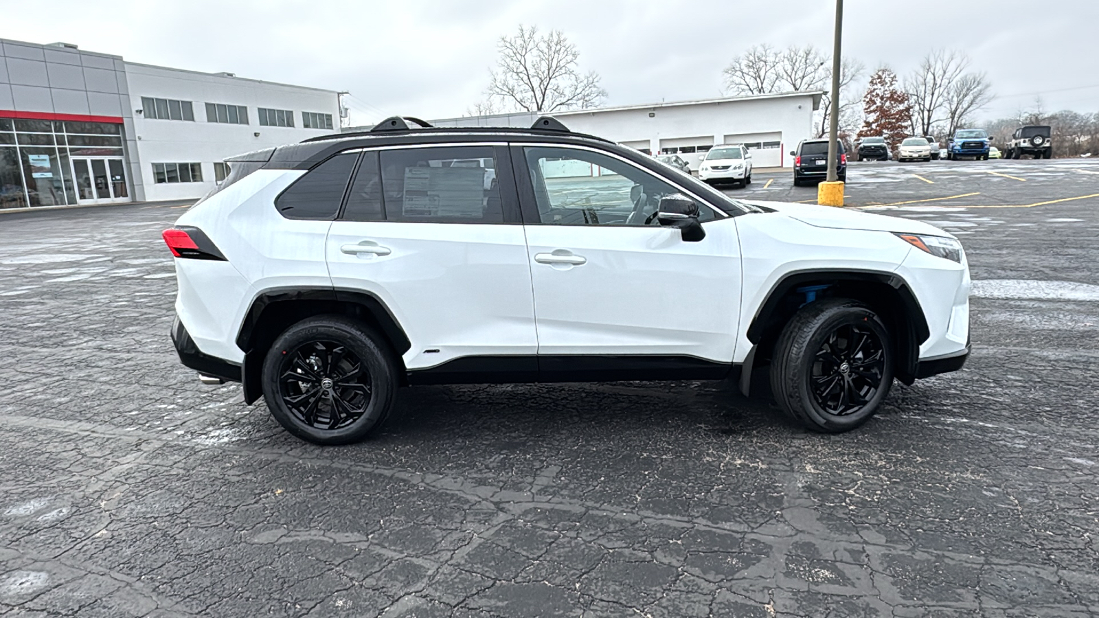 2025 Toyota RAV4 Hybrid XSE 10