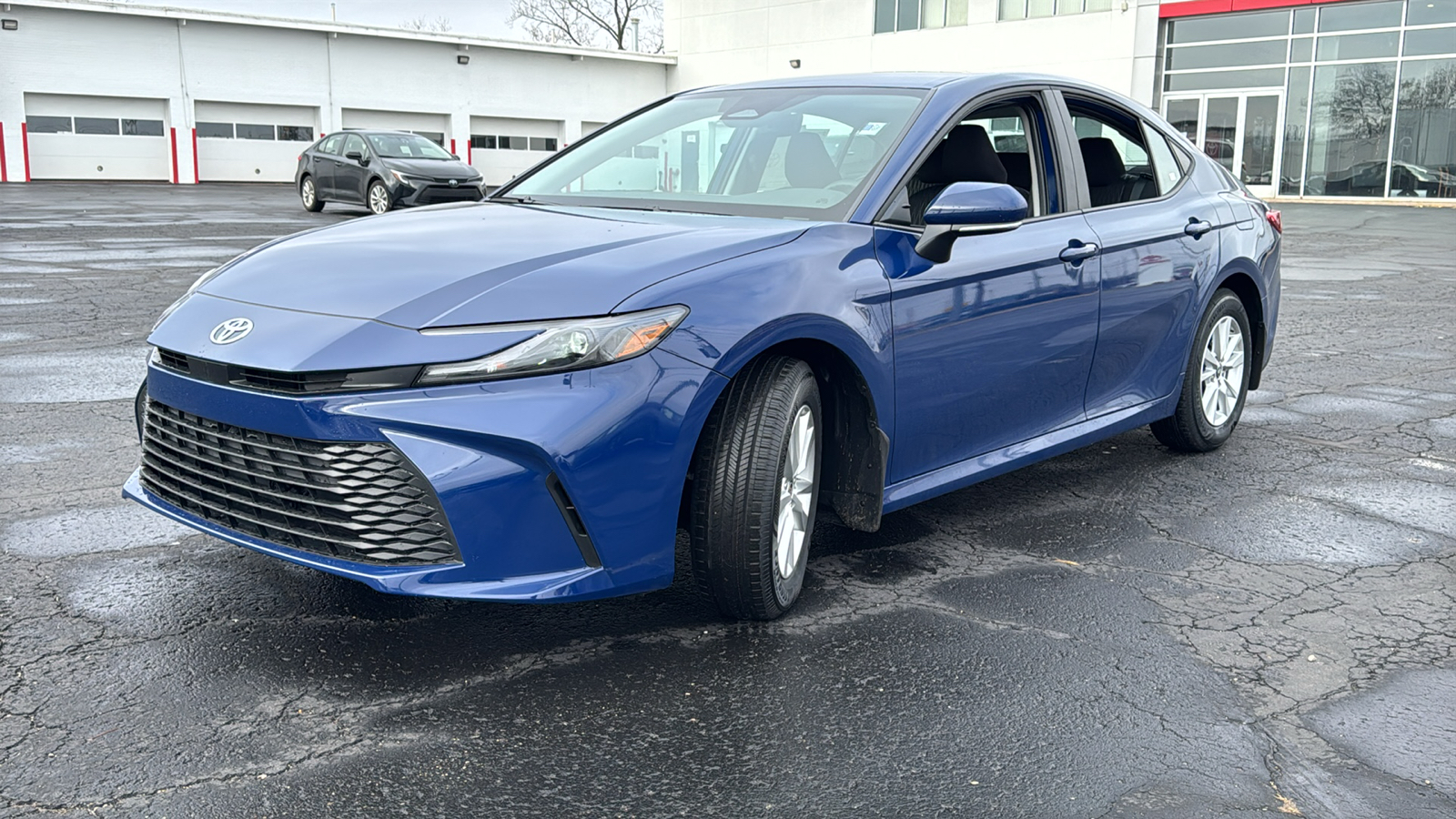 2025 Toyota Camry LE 3