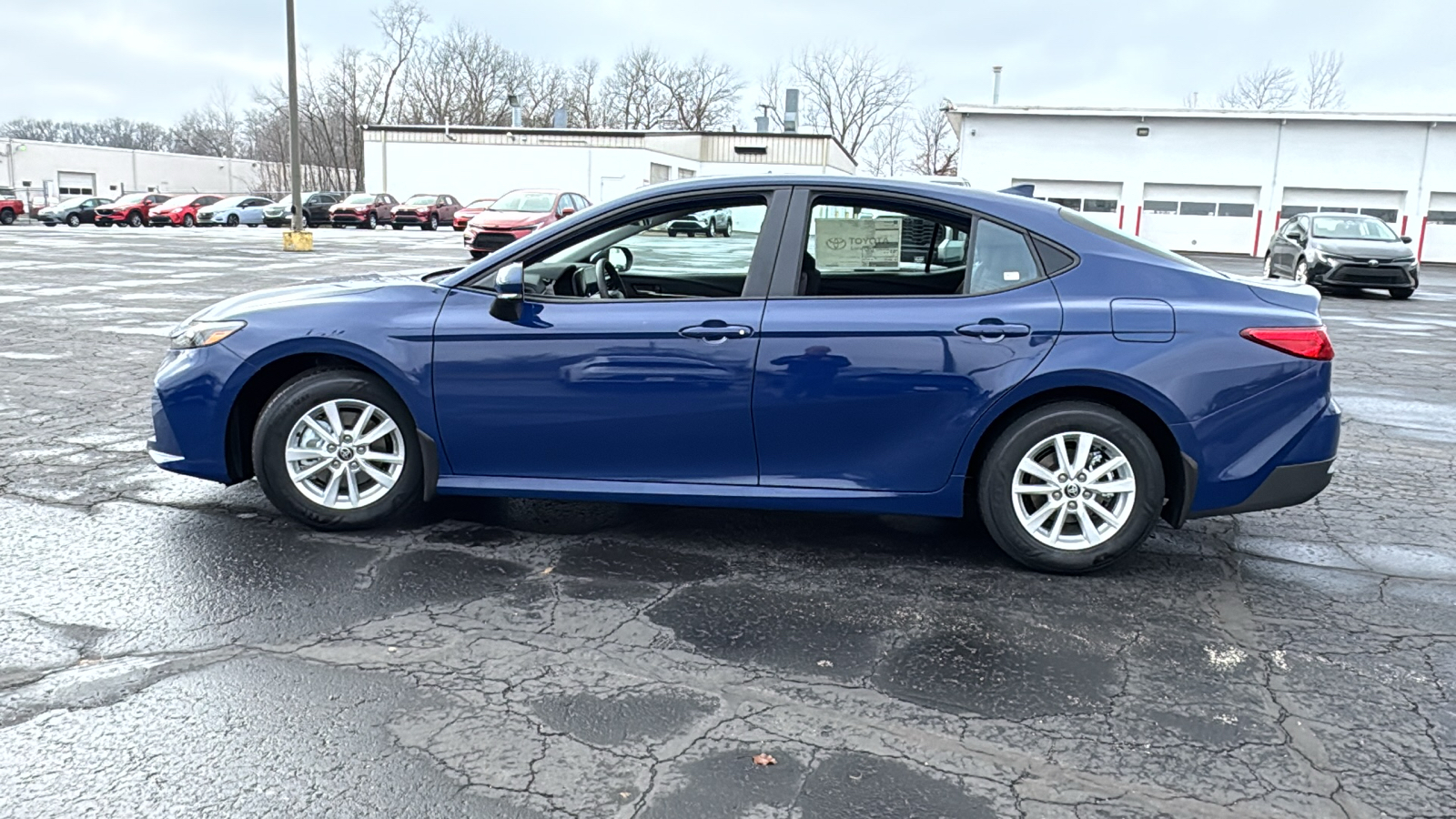 2025 Toyota Camry LE 4