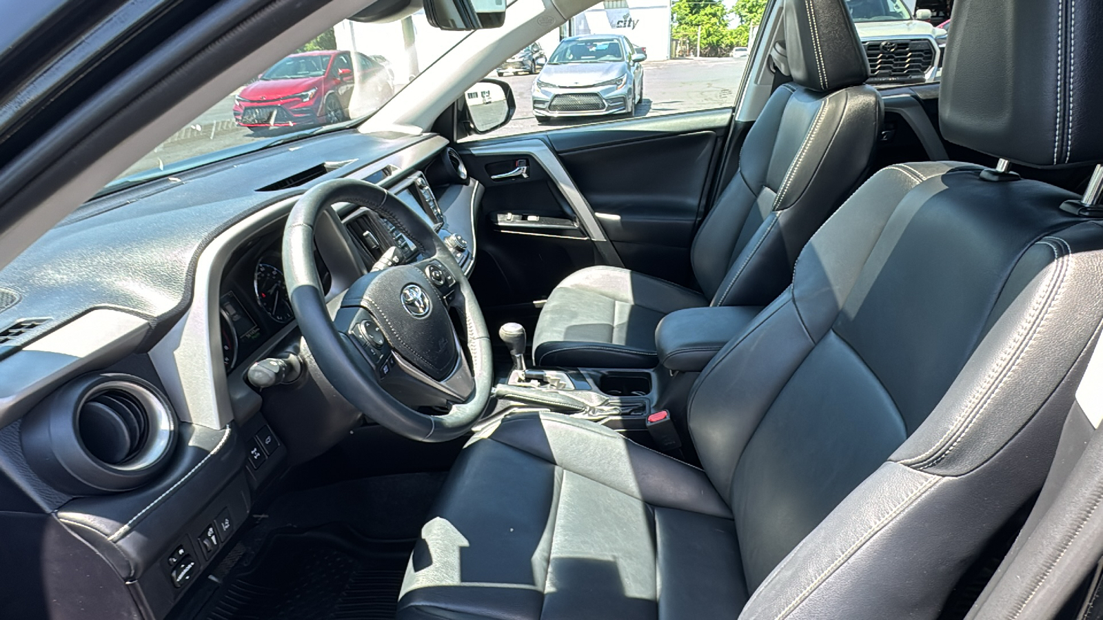 2016 Toyota RAV4 Limited 26