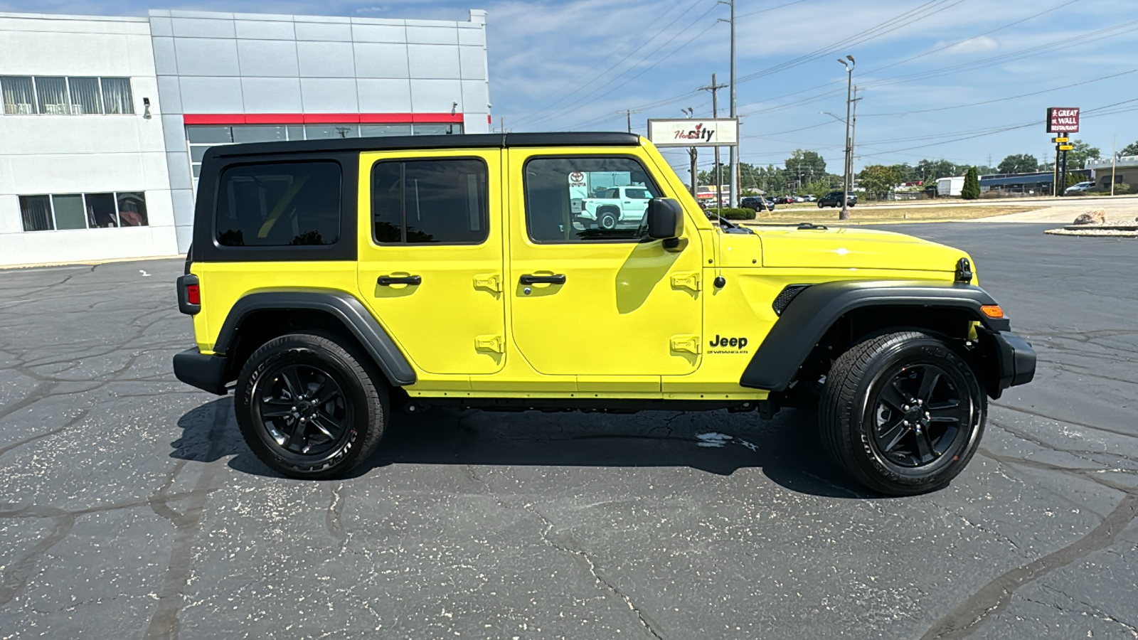 2023 Jeep Wrangler Altitude 9