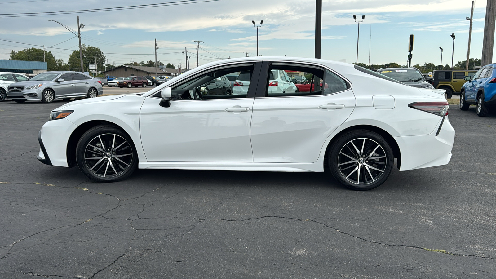 2024 Toyota Camry SE 4