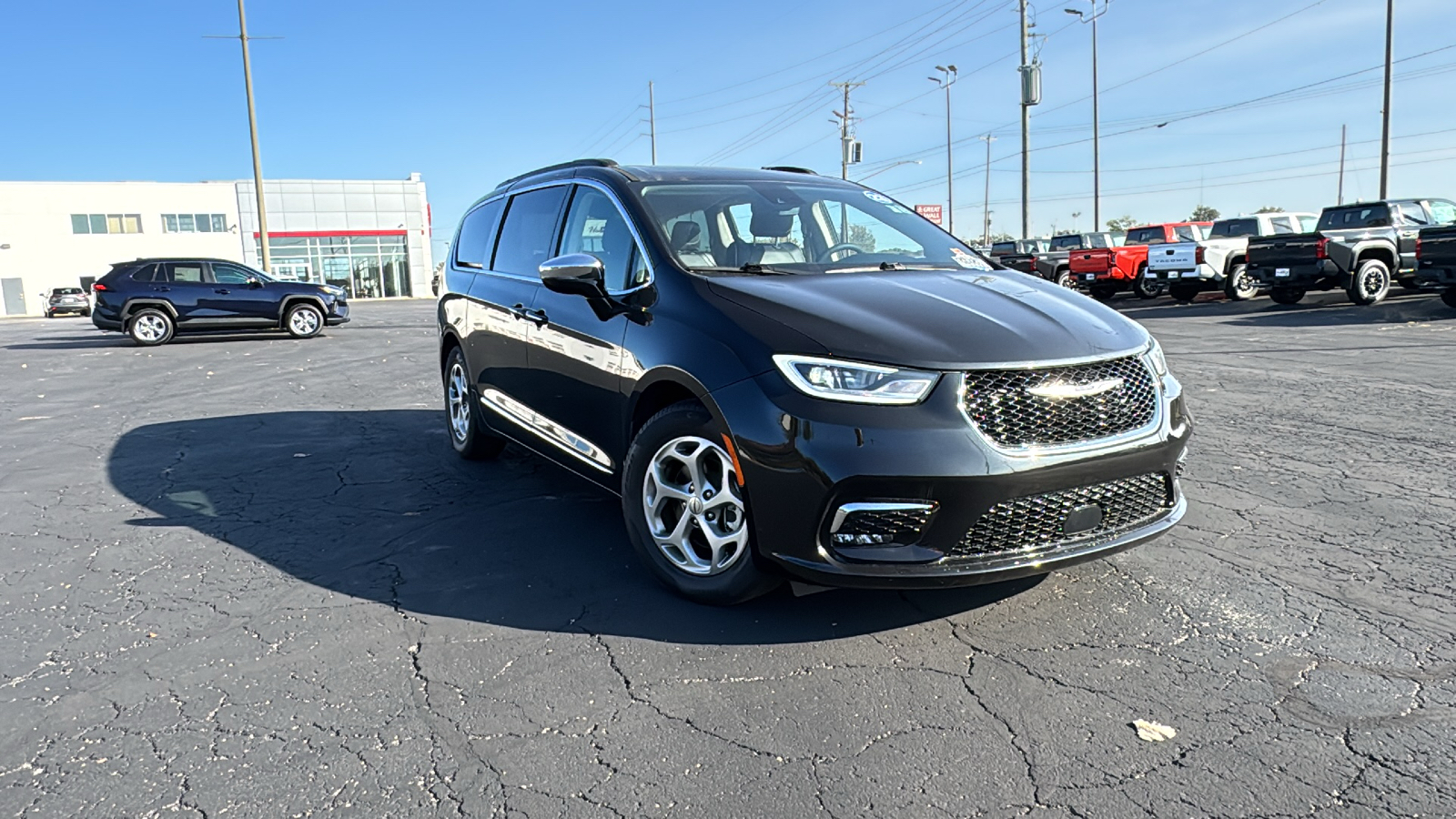 2023 Chrysler Pacifica Limited 1