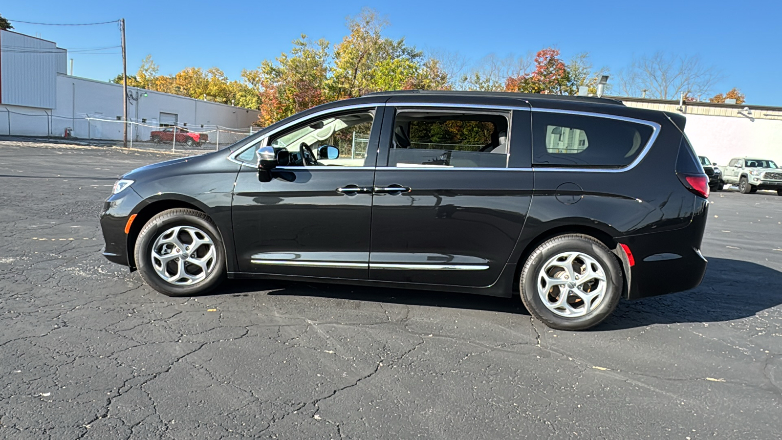 2023 Chrysler Pacifica Limited 4