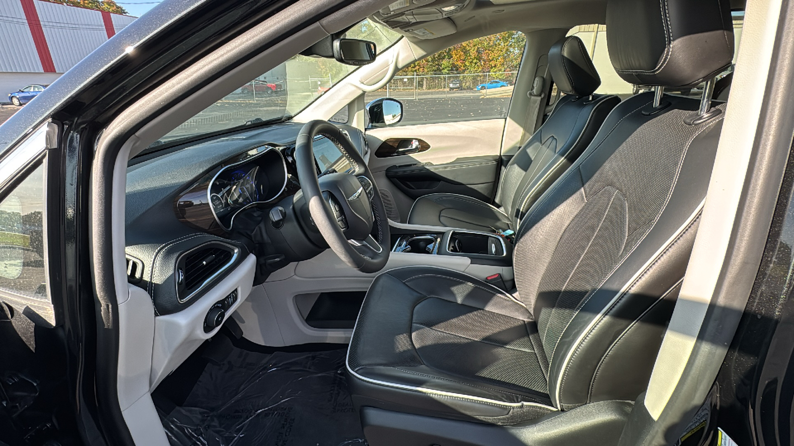 2023 Chrysler Pacifica Limited 26