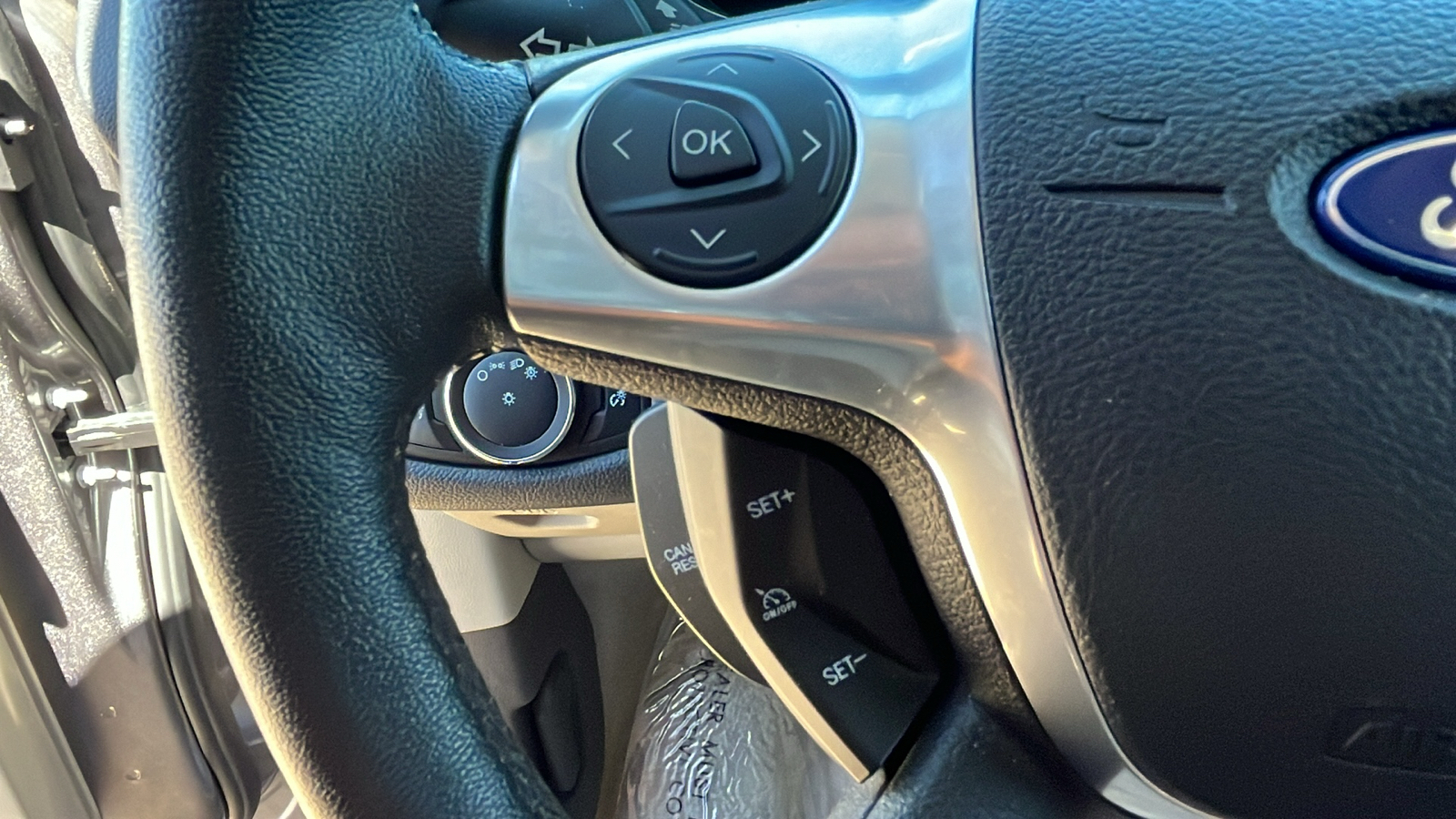 2014 Ford C-Max Hybrid SE 28