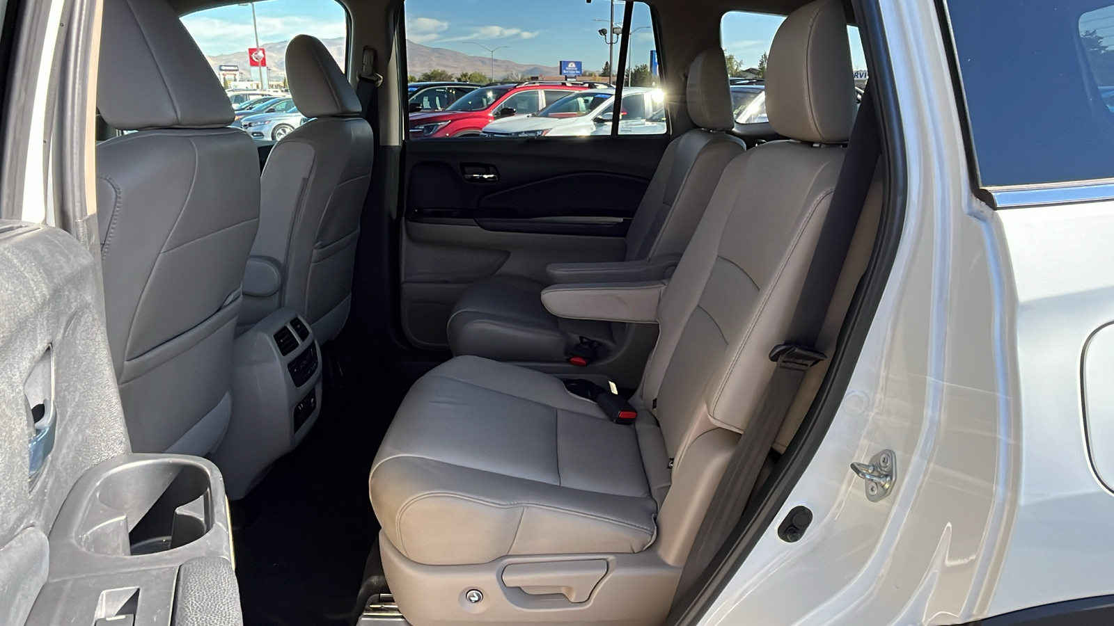 2019 Honda Pilot Touring 7-Passenger 16