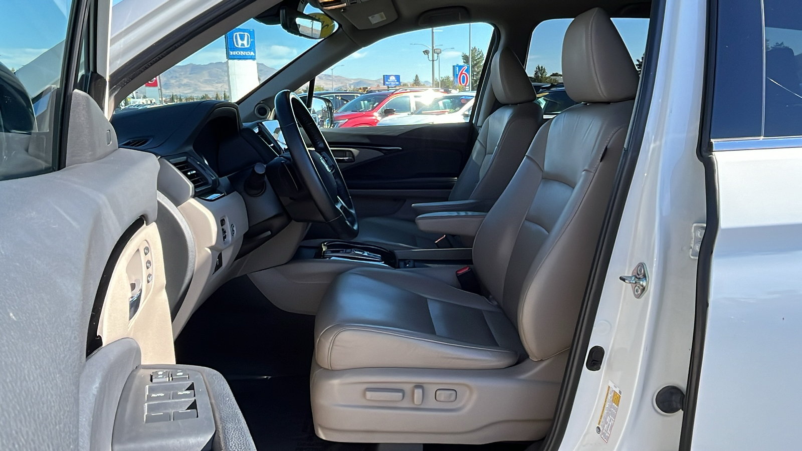 2019 Honda Pilot Touring 7-Passenger 33