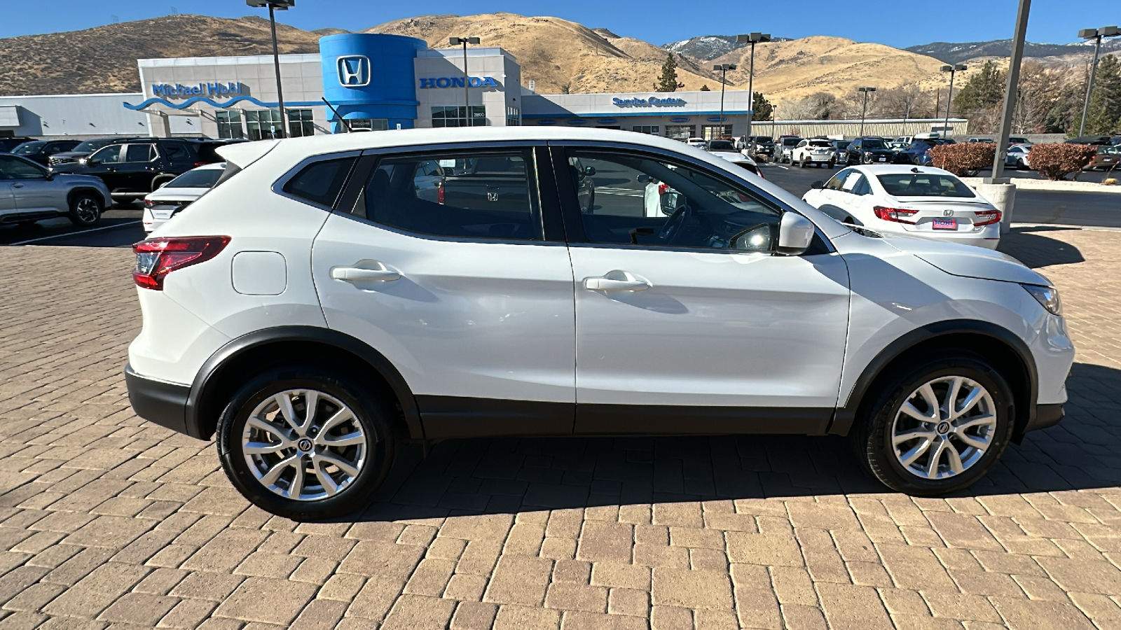 2022 Nissan Rogue Sport S 2