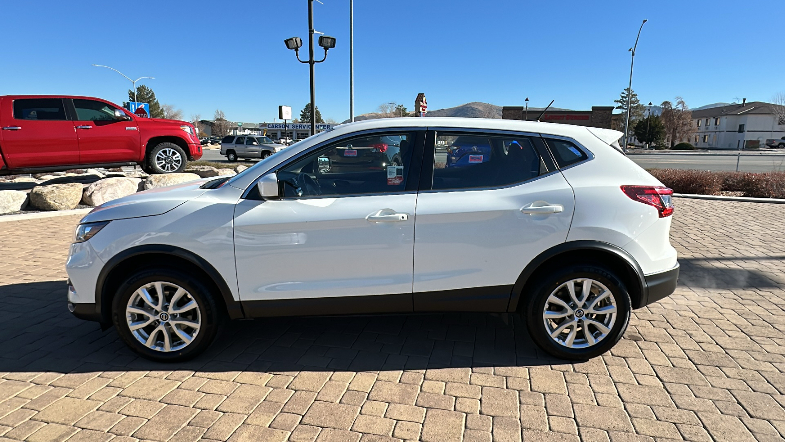 2022 Nissan Rogue Sport S 6