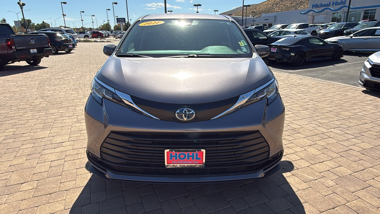 2021 Toyota Sienna LE 8