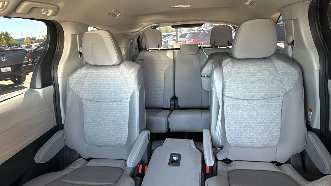 2021 Toyota Sienna LE 25