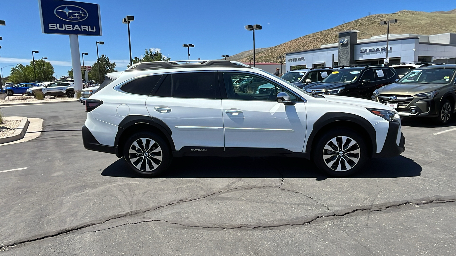 2024 Subaru Outback Touring XT 2