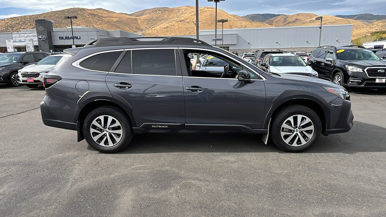 2023 Subaru Outback Premium 2