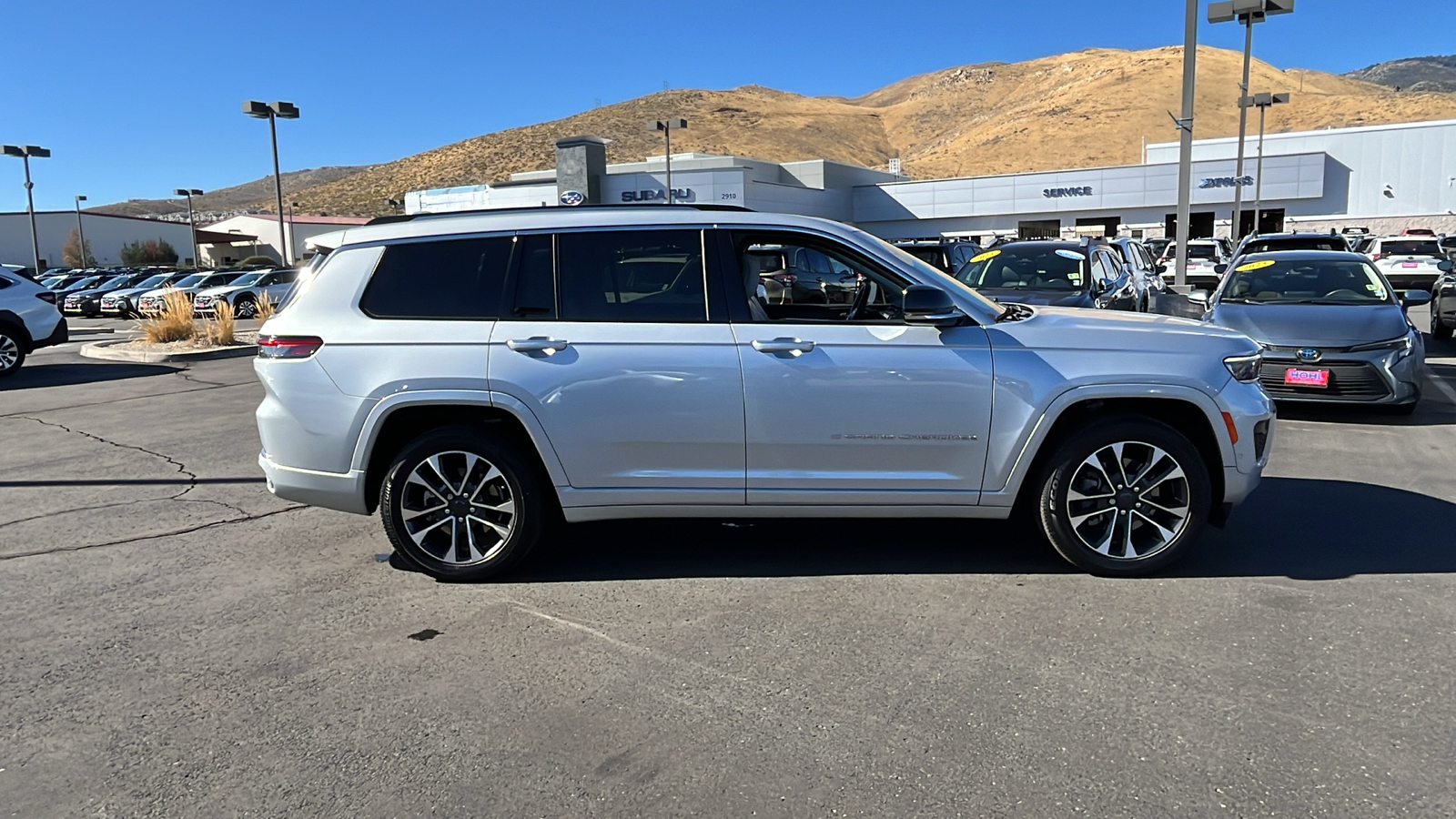 2021 Jeep Grand Cherokee L Overland 2