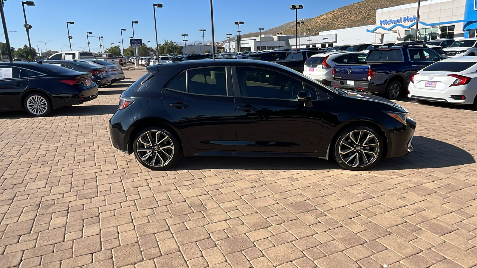 2019 Toyota Corolla Hatchback XSE 2