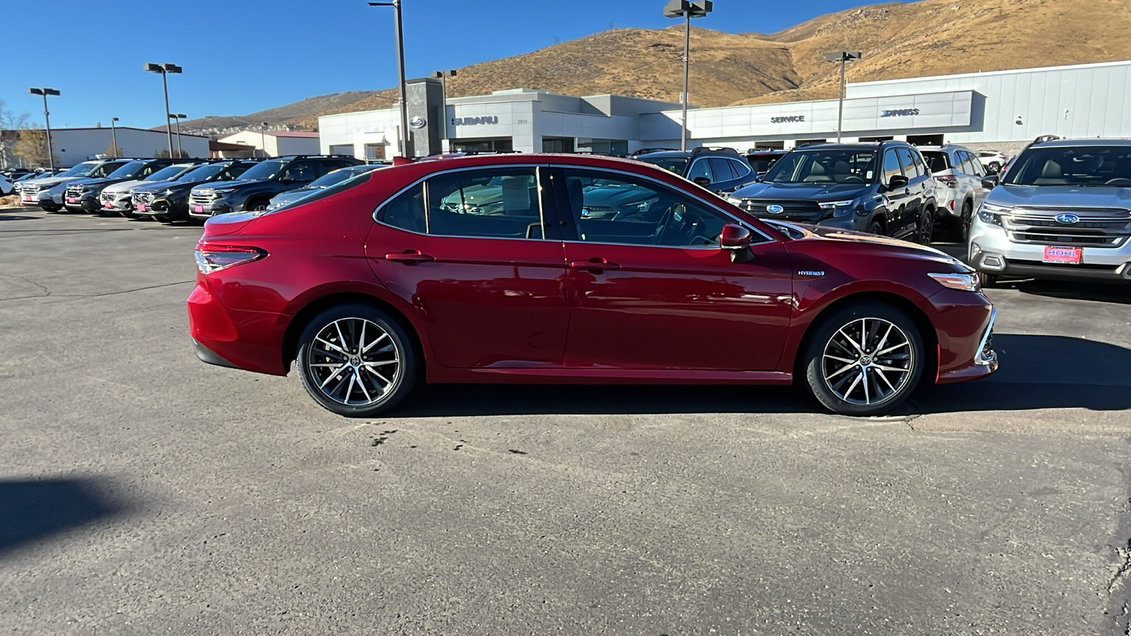 2021 Toyota Camry Hybrid XLE 2