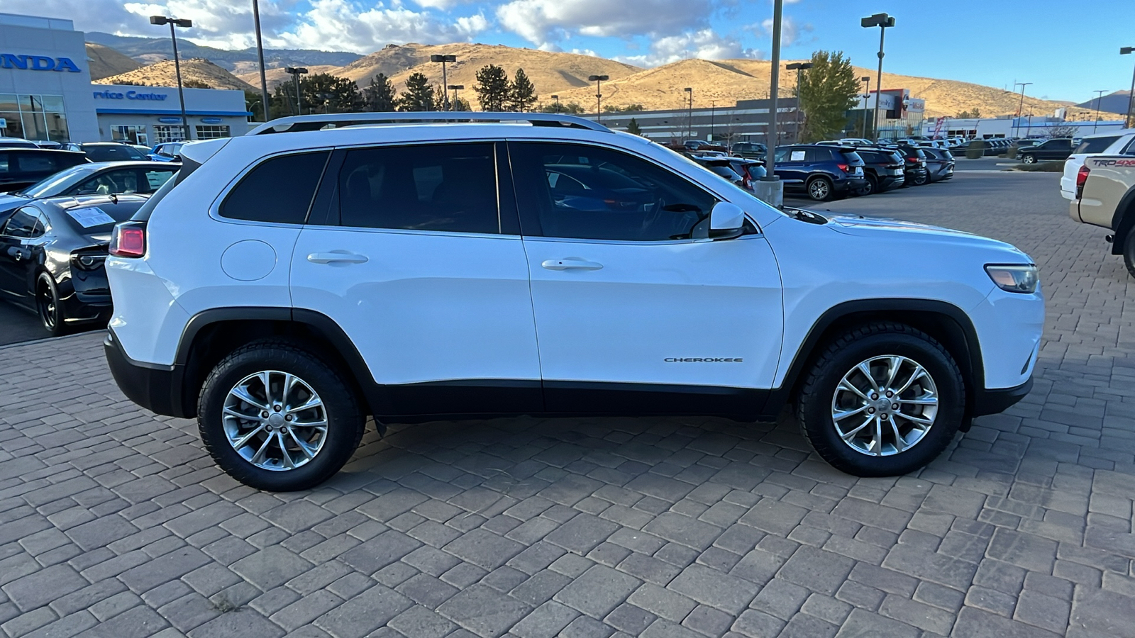 2021 Jeep Cherokee Latitude Lux 2