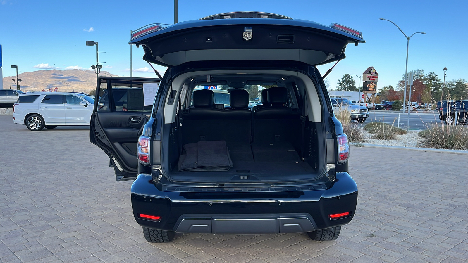 2019 Nissan Armada SL 11