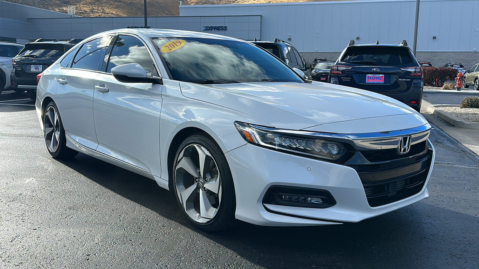 2019 Honda Accord Sedan Touring 2.0T 1