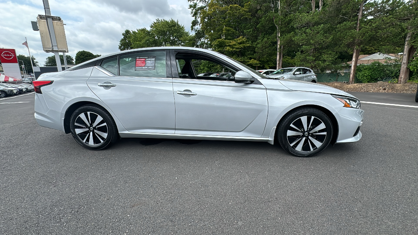 2020 Nissan Altima 2.5 SV 10