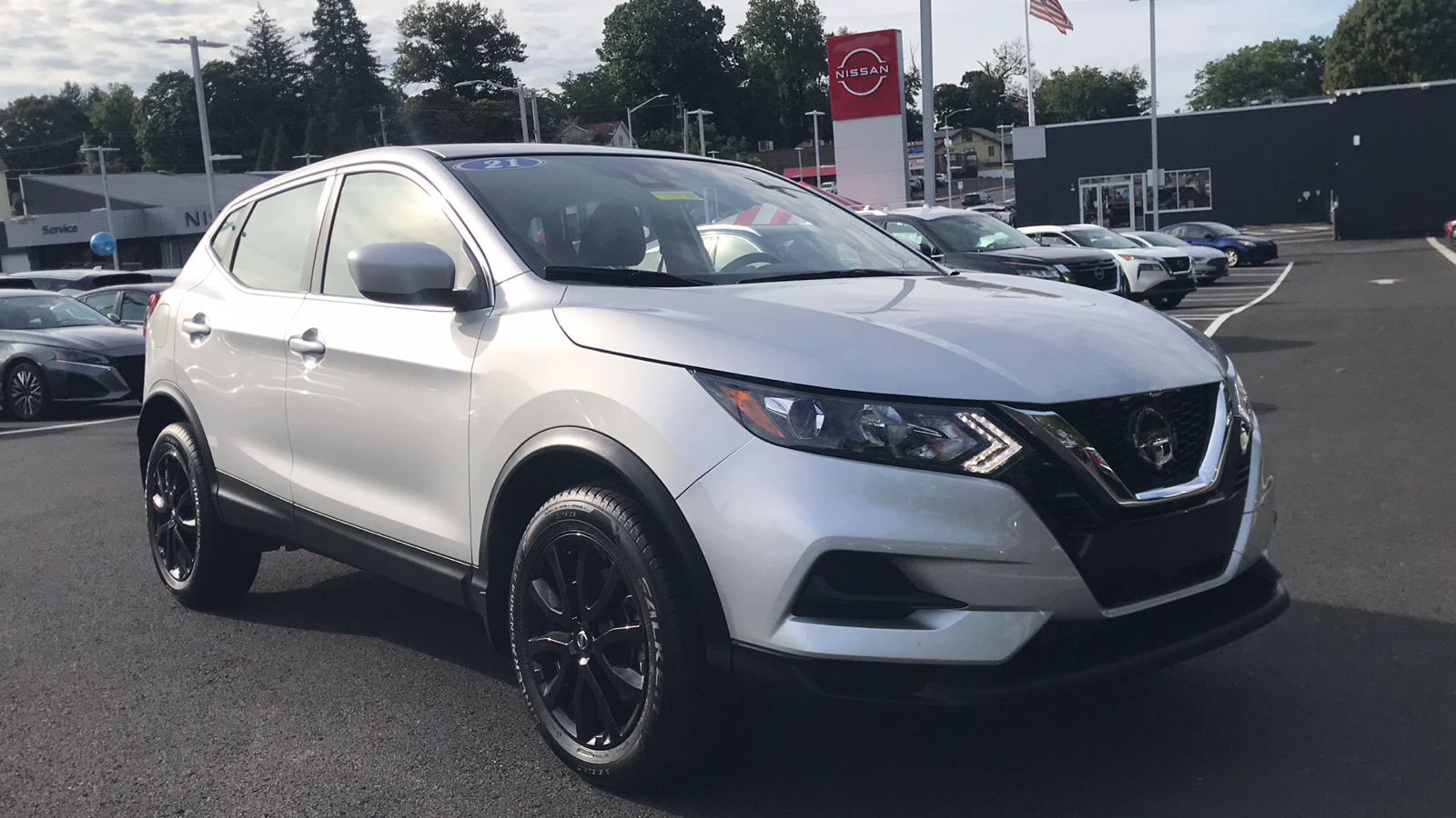 2021 Nissan Rogue Sport S 1