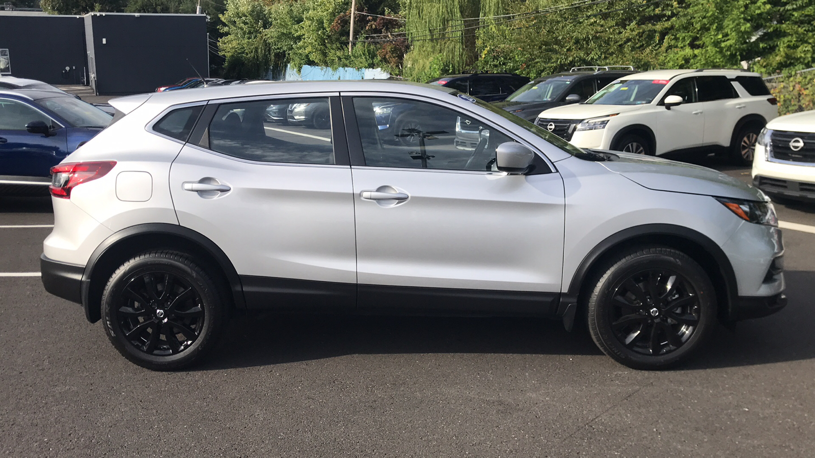 2021 Nissan Rogue Sport S 25