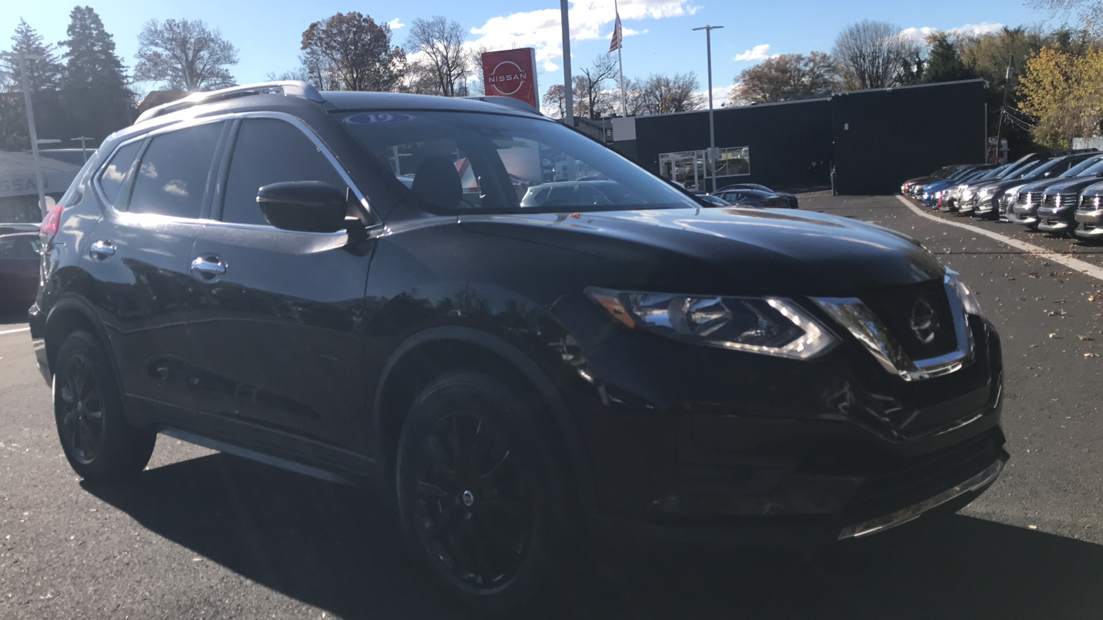 2019 Nissan Rogue SV 1