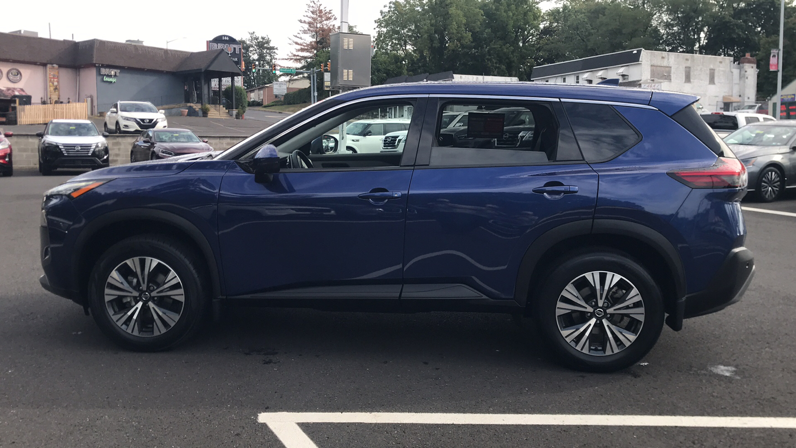 2021 Nissan Rogue SV 4